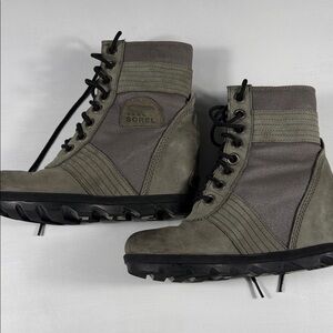 Sorel Women’s Gray and‎ Black Waterproof Boots